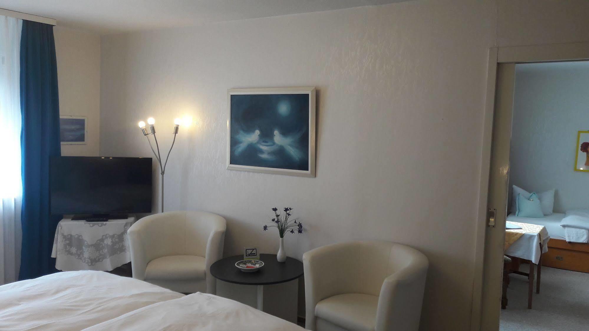 Hotel Yoga Jasmin Ehemals Hotel Eberhardt-Burghardt บาเดนไวเลอร์ ภายนอก รูปภาพ