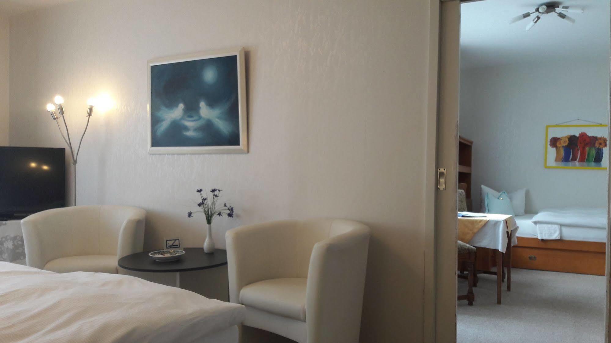 Hotel Yoga Jasmin Ehemals Hotel Eberhardt-Burghardt บาเดนไวเลอร์ ภายนอก รูปภาพ